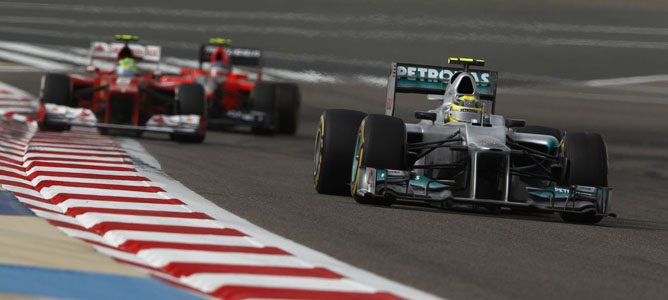 Un Mercedes en el circuito de Sakhir