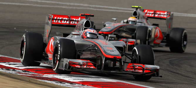 Los McLaren en el circuito de Sakhir