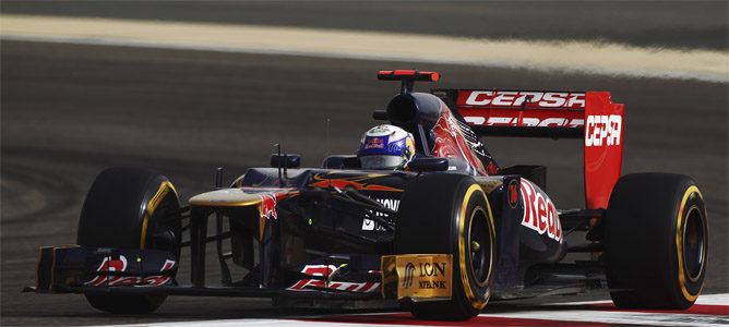 Daniel Ricciardo rueda con el STR7