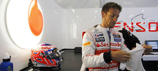 Button en el box de McLaren