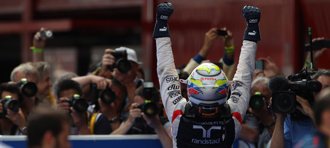 Pastor Maldonado celebra su victoria en el GP de España 2012