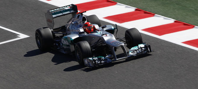 Un Mercedes en el asfalto de Montmeló