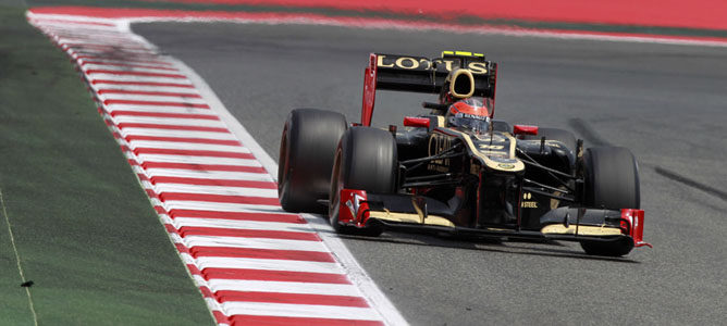 Grosjean rueda en el asfalto de Montmeló