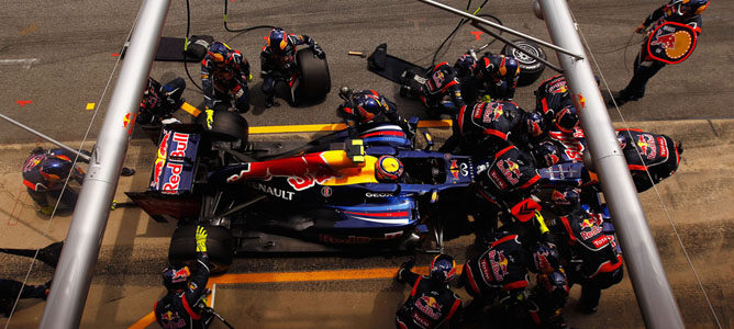 Webber rueda en el asfalto de Montmeló