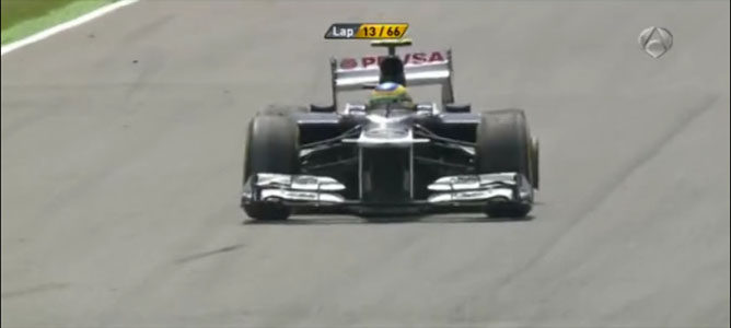 Senna vuelve al garaje tras el impacto