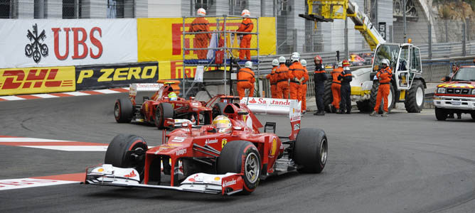 Los dos Ferrari sobre el asfalto de Montecarlo