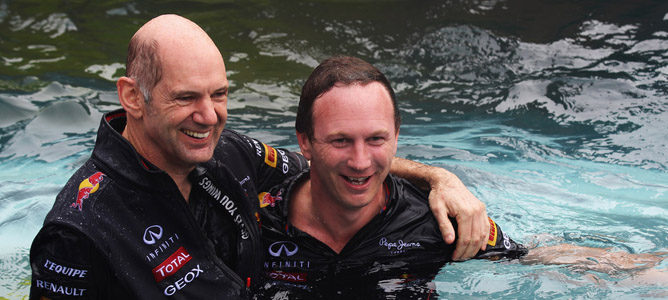 Christian Horner y Adrian Newey festejan la victoria en Mónaco