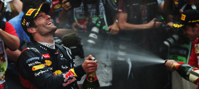 Mark Webber celebrando su victoria en Mónaco