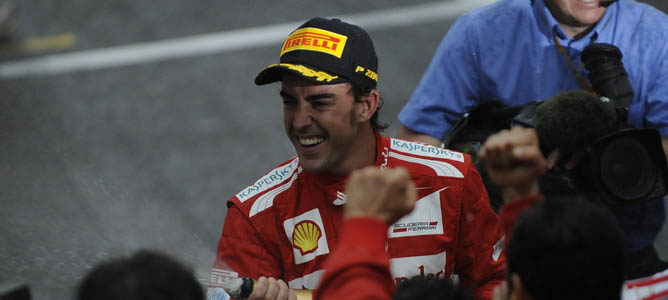 Fernando Alonso celebrando su podio en Mónaco