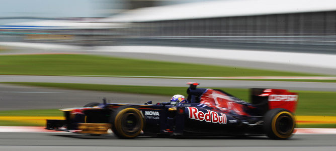 Daniel Ricciardo en el circuito de Montreal con su STR7