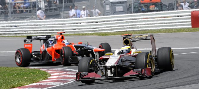 Pedro de la Rosa por delante de un Marussia en Canadá