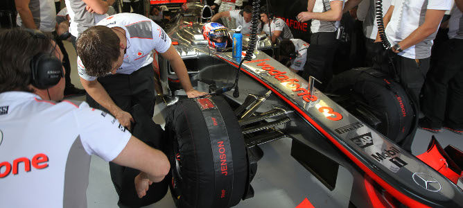 Ajustando el coche de Jenson Button