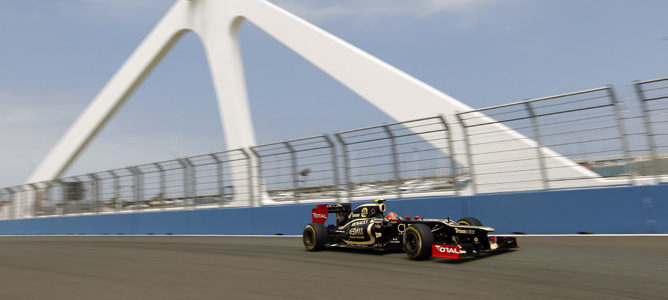 Romain Grosjean sobre el puente del Valencia Street Circuit