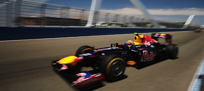 Mark Webber en el puente del Valencia Street Circuit