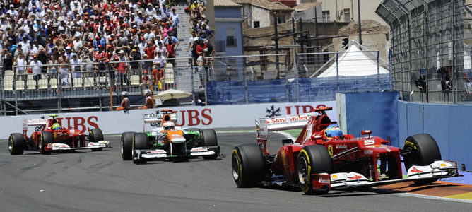 Los dos Ferrari por las calles de Valencia