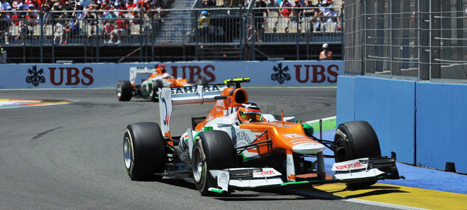 Los dos Force India por las calles de Valencia