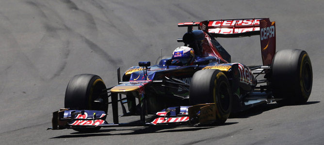 Un Toro Rosso por las calles de Valencia