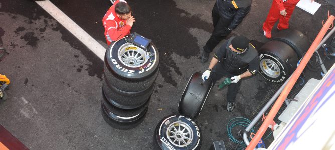 El equipo de Pirelli analiza los neumáticos