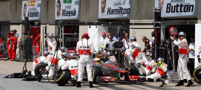 Hamilton en boxes en el GP de Canadá