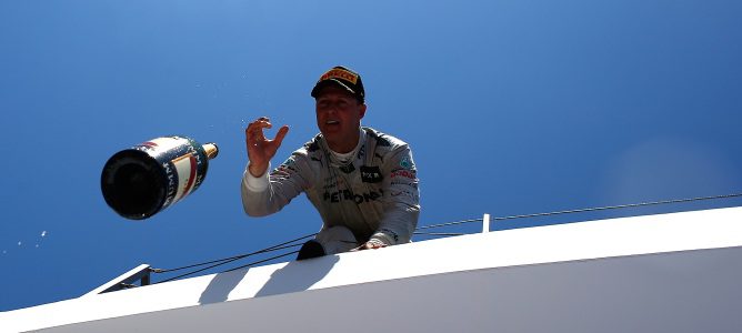 Michael Schumacher en el podio de Valencia