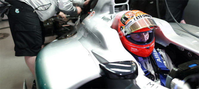 Schumacher sentado en su Mercedes