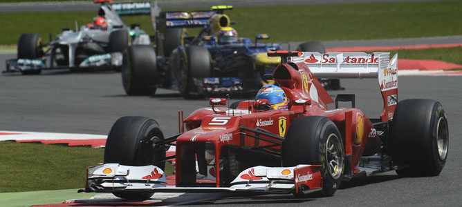 Un Ferrari sobre el asfalto de Silverstone