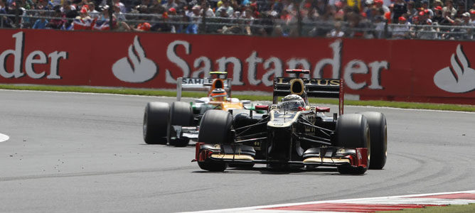 Un Lotus sobre el asfalto de Silverstone