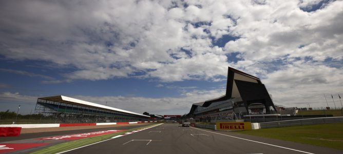 Alineación de pilotos participantes en los test para 'rookies' de Silverstone 2012