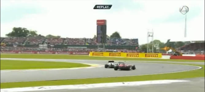 Adelantamiento de Fernando Alonso a Lewis Hamilton
