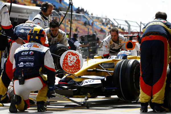 Alonso acaba sexto y Renault sigue progresando