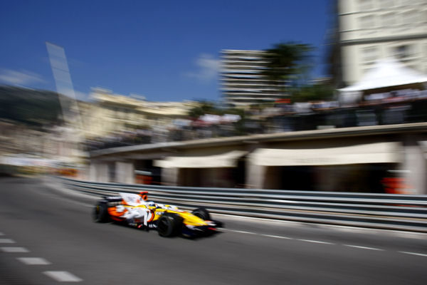 Alonso: "Podemos afrontar la carrera de manera agresiva y tomar algunos riesgos"