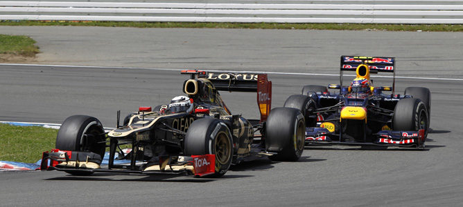 Kimi Räikkönen por delante de Mark Webber en Alemania 2012