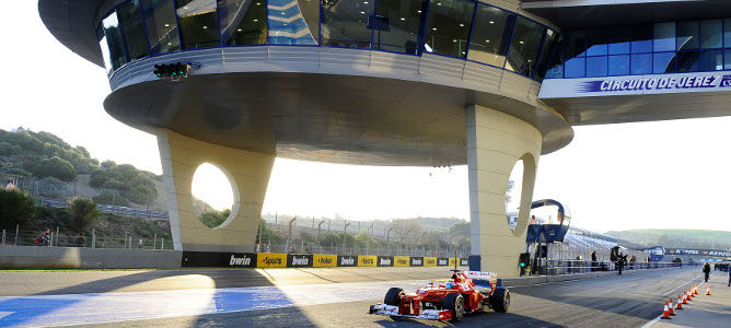 Fernando Alonso probando el Ferrari en las jornadas de test de pretemporada en Jerez 2012