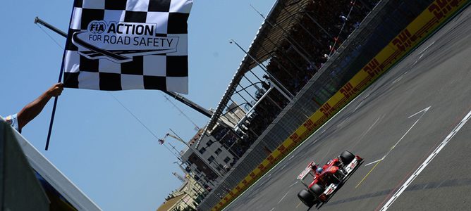 Bandera a cuadros para Fernando Alonso