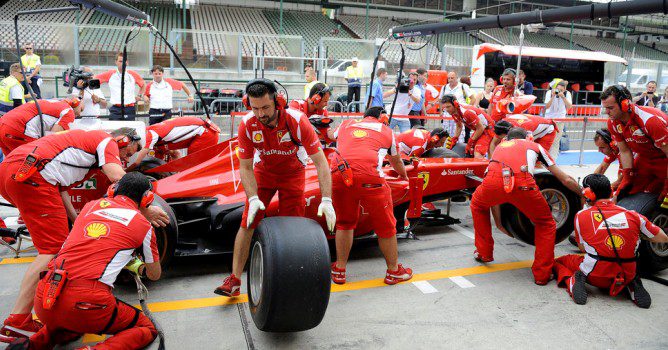 Ferrari realiza entrenamientos para preparar las paradas en boxes