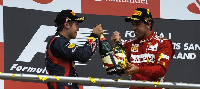 Sebastian Vettel y Fernando Alonso en el podio 2012