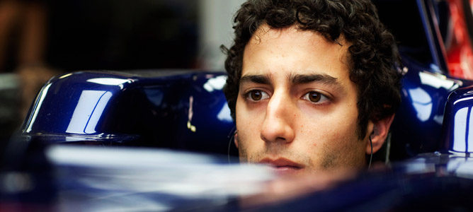 Daniel Ricciardo en su Toro Rosso STR7 en hungría