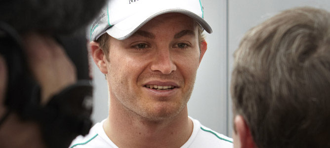 Nico Rosberg habla con la prensa en Hungría 2012