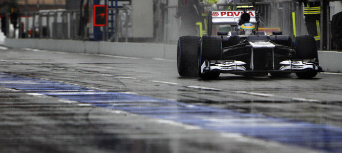 Pitlane mojado para Bruno Senna