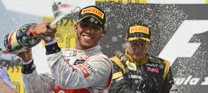 Lewis Hamilton en el podio de Hungaroring