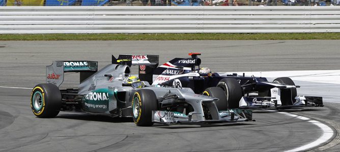 El Williams de Rosberg luchando con un Williams