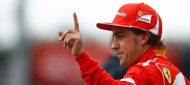 Fernando Alonso indica su posición en el campeonato