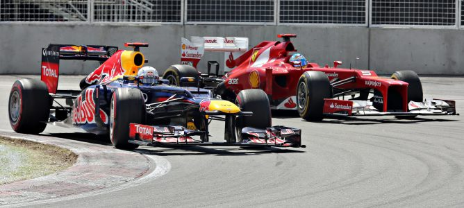 Vettel y Alonso luchan en pista