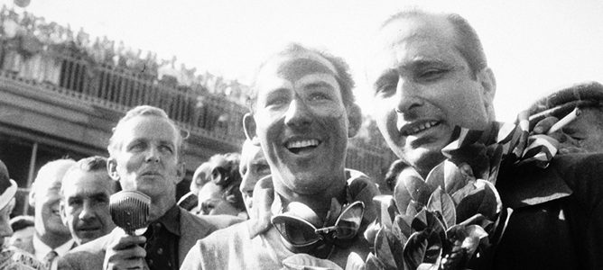 Stirling Moss y Juan Manuel Fangio en el podio