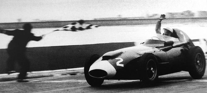 Stirling Moss vence en el GP de Portugal de 1958