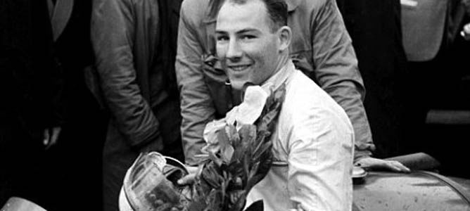 Stirling Moss tras ganar una carrera