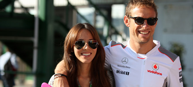 Jenson Button y su novia Jessica Michibata