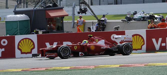 Un Ferrari sobre el asfalto de Spa