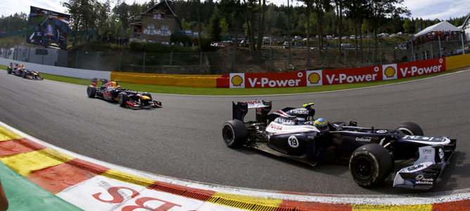 Bruno Senna rueda en el circuito de Spa