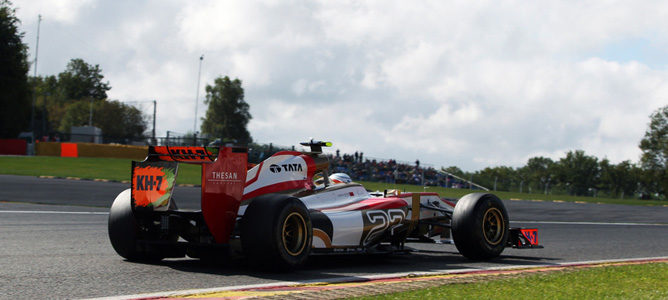 Narain Karthikeyan rueda en el circuito de Spa